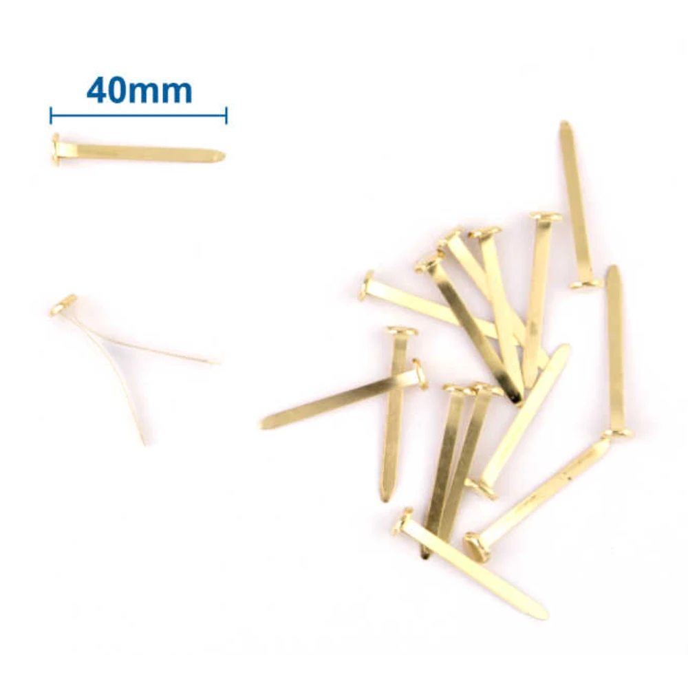 Arany színű kétlábú dekor tűzőkapocs 40 mm, 15 db