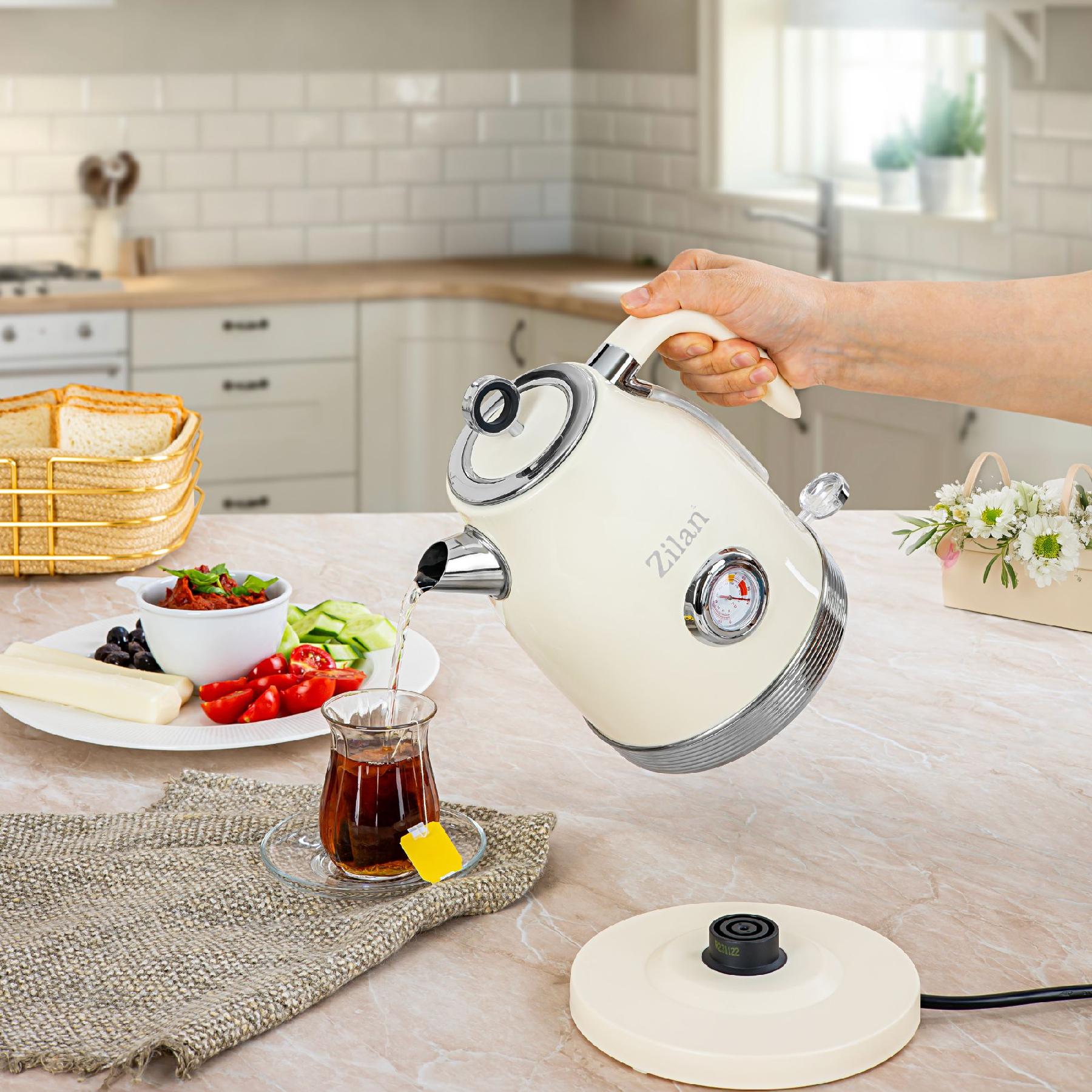 Retró vízforraló, 2200 W, 1,7 literes, hőmérsékletkijelzés, 360°-ban forgatható állvány, fehér