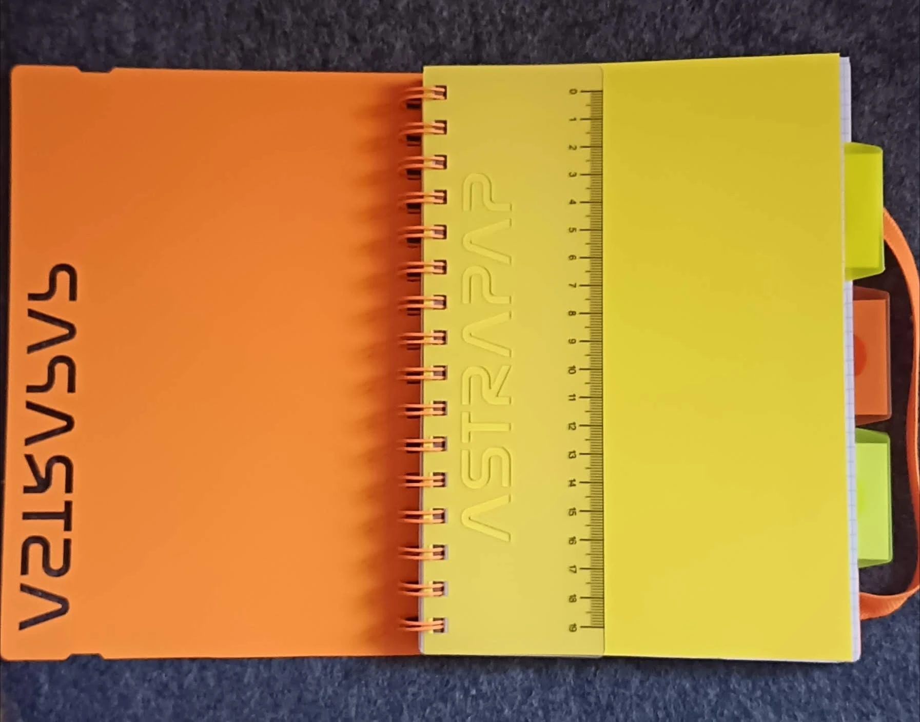 Neon spirálfüzet A5 kockás
